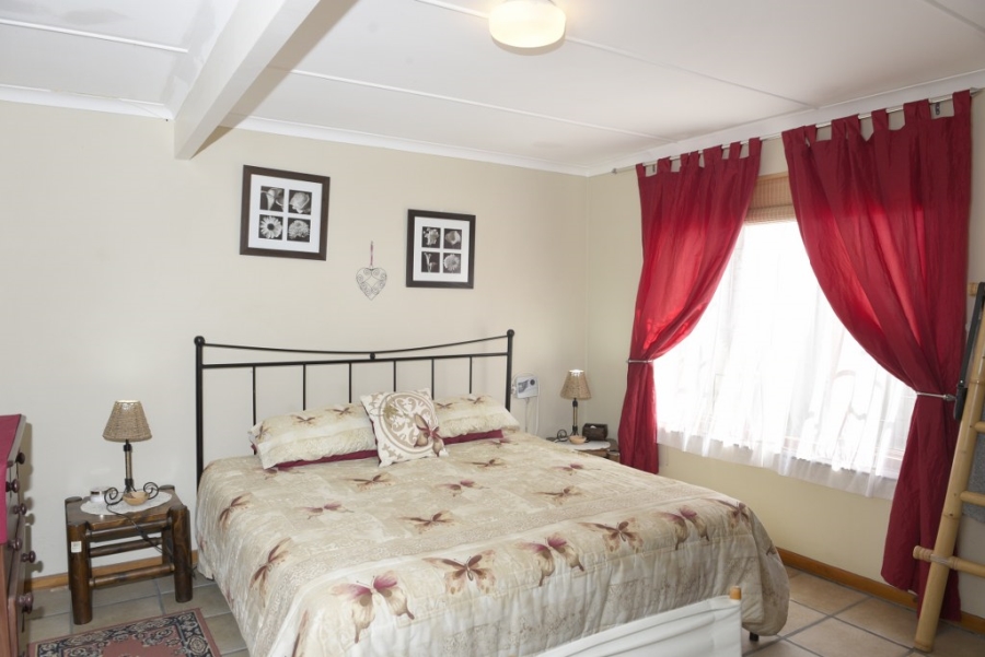 4 Bedroom Property for Sale in Heuningkloof Western Cape